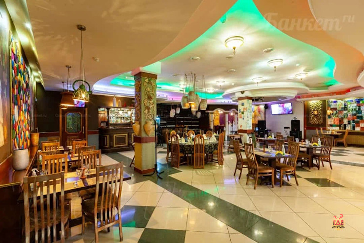 Основной зал ресторана в «Очаг Grill» фотография №12