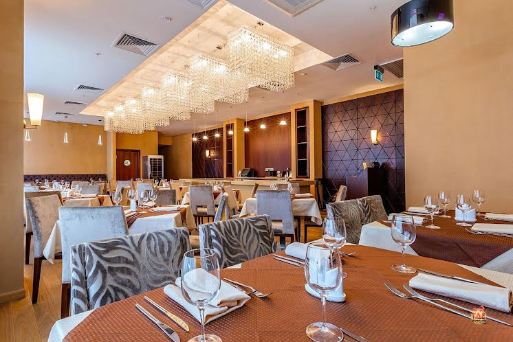 Ресторан в «РАЙКИН PLAZA HOTEL» фотография №8
