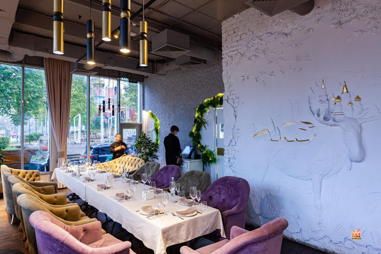 Зал на 2 этаже  в «Сытый лось на Большой Семёновской» фотография №13