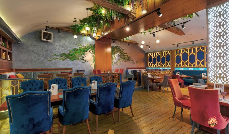 Основной зал в «Stephania» фотография №2