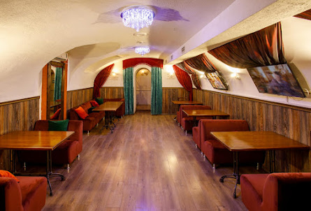 Большой зал в Малый зал