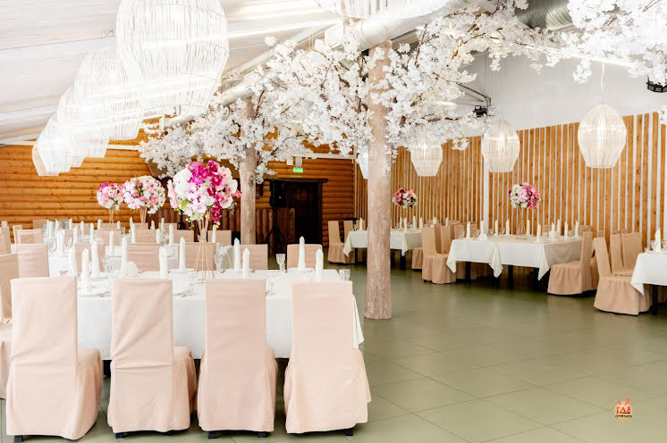 Зал «Яблоневый сад» в «Валенок» фотография №15