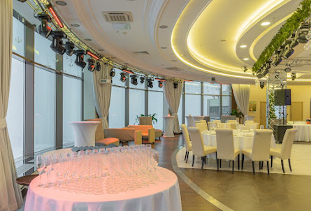 Основной зал  в VIP-зал 