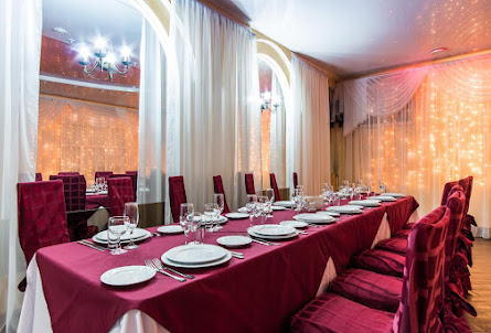 Красный зал  в Красный зал 