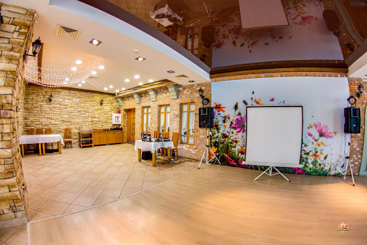 Зал ресторана в «Дубрава» фотография №12