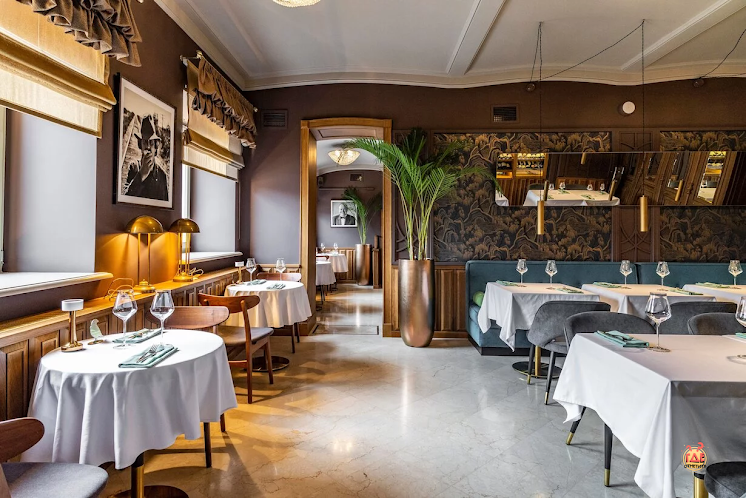 Основной зал  в «12 Grand Cafe» фотография №1