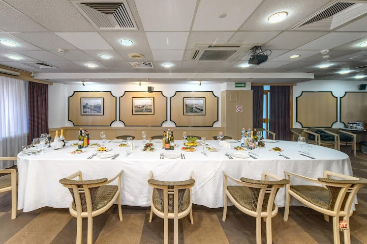 Зал Boutique Whisky bar в «Чайка и Бурлак» фотография №13