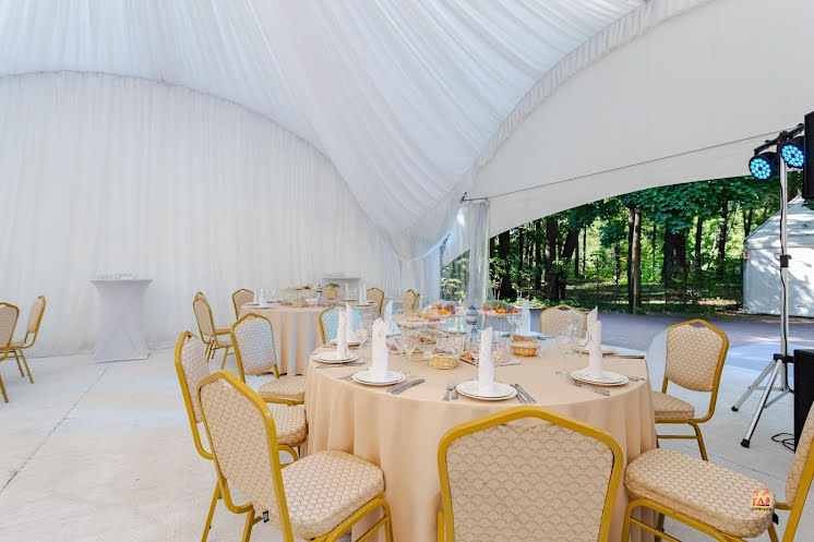 Шатёр у Каменной Оранжереи в «Усадьба Кусково» фотография №2