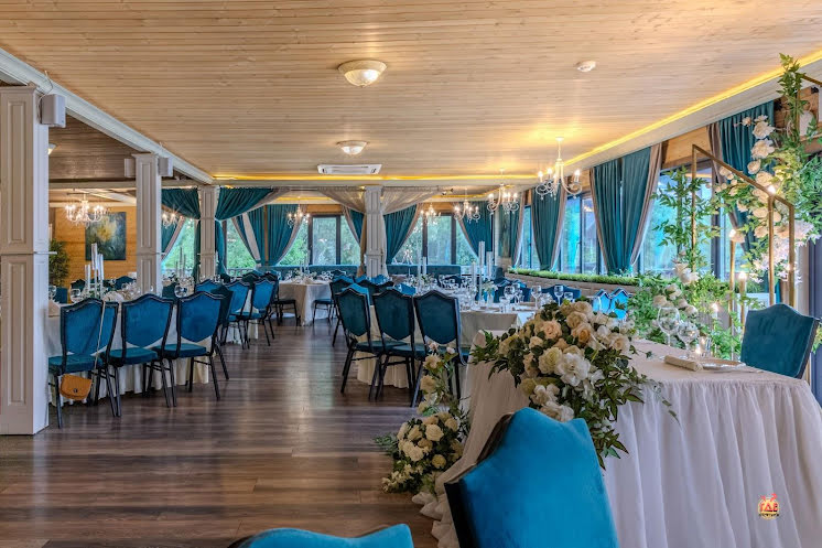 Основной зал в «Жульен» фотография №7