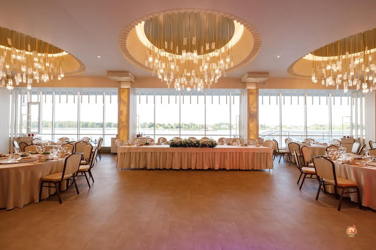 Большой банкетный зал в «Волга & Ванильное небо» фотография №2