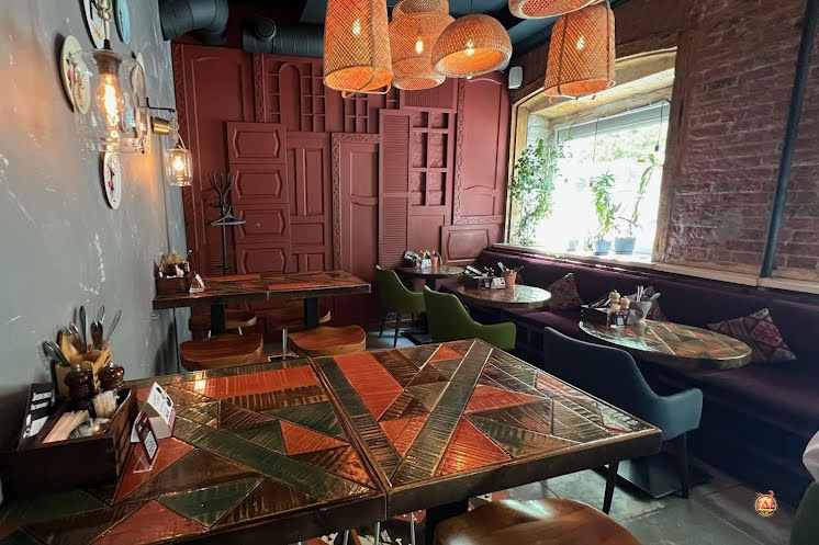 Основной зал в «Гиви to me на улице Малышева» фотография №11