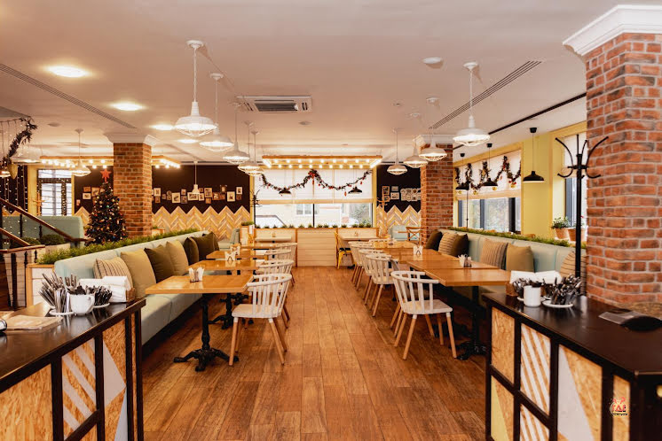 Основной зал в «Избушка на Михалевском» фотография №7