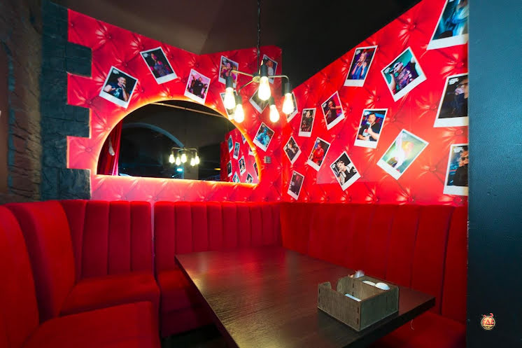 Основной зал в «Руки ВВерх! Бар» фотография №3