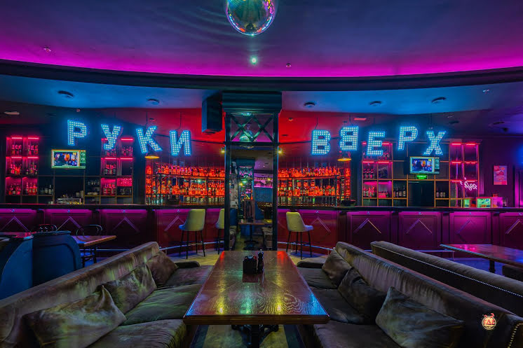 Основной зал  в «Руки ВВерх! Бар / Родео» фотография №7