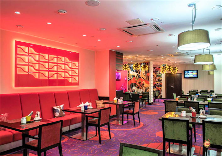 Банкетный зал ресторана  в «Ресторан «Cosmos Astrakhan Hotel» в Астрахани» фотография №10