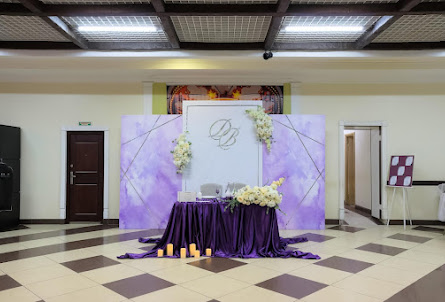 Большой зал в Малый зал