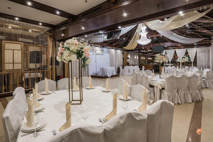 Большой зал в «Люкс» фотография №7