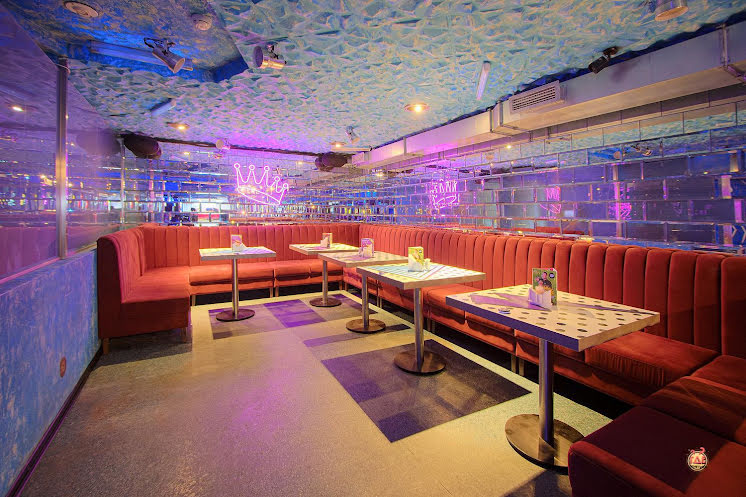 Основной зал  в «Руки ВВерх! Бар на Московском» фотография №16