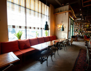  ресторан Хачапури и Вино на Молодёжном