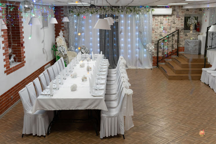 Зал на 55 человек в «Кафе-Кафе на Ленина» фотография №9