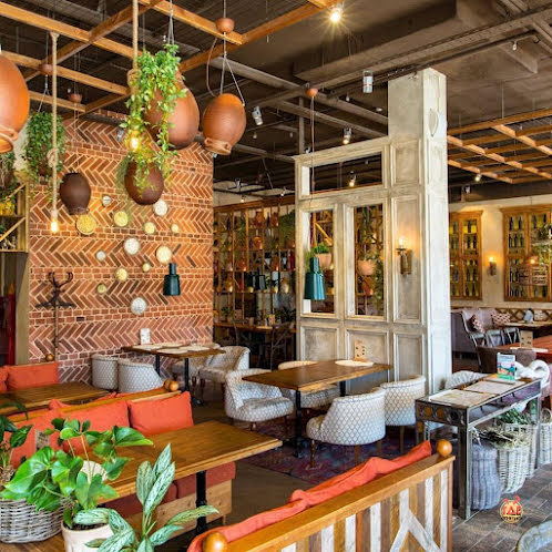 Основной зал в «Хачапури и Вино на Молодёжном» фотография №6