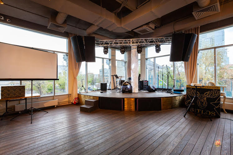 Зал на 1 этаже в «Сытый лось на Большой Семёновской» фотография №11