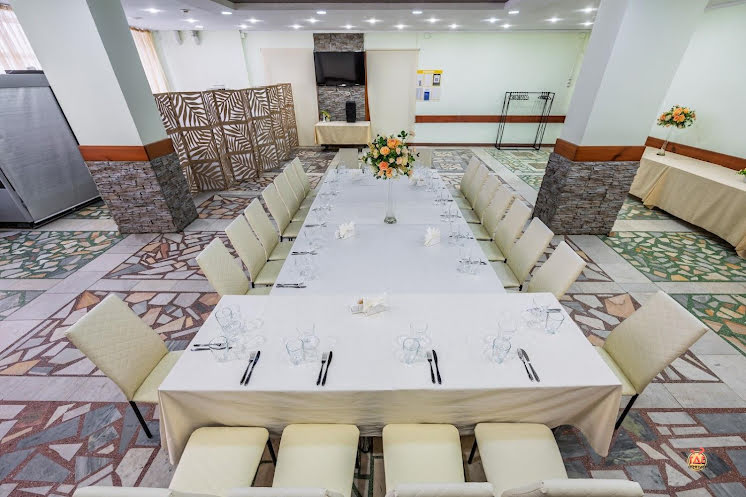 Большой зал  в «LovEda на Чапаева» фотография №7