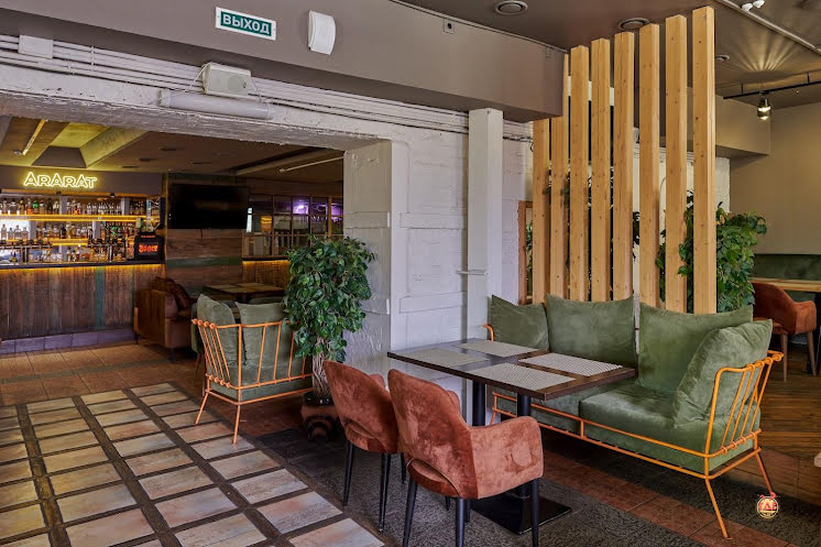 Зал на 2 этаже  в «Корова на бочке на Карла Маркса» фотография №15