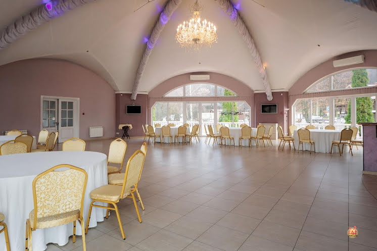 Основной зал в «Ресторан «Кутузов» в Московской области» фотография №7