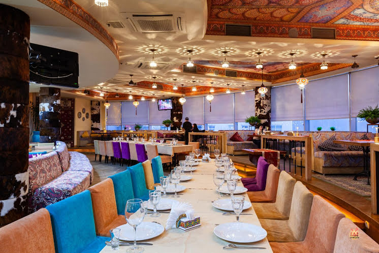 Основной зал в «Чайхана Сезам на Рябиновой» фотография №10