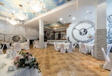 Главный зал в Нижний зал