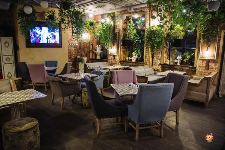 Основной зал  в «Плюш» фотография №2