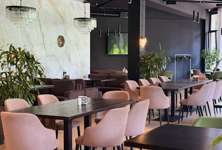 Терраса первого этажа в VIP-зал