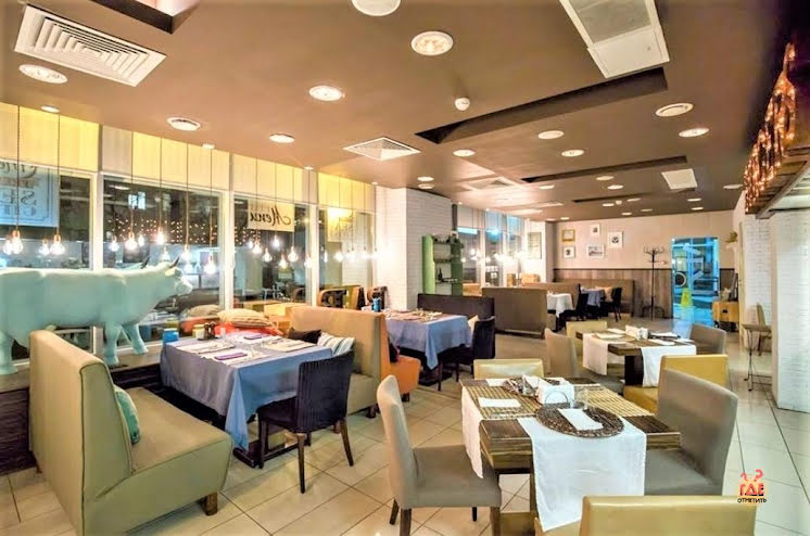 Основной зал в «Burgers and Crabs» фотография №3