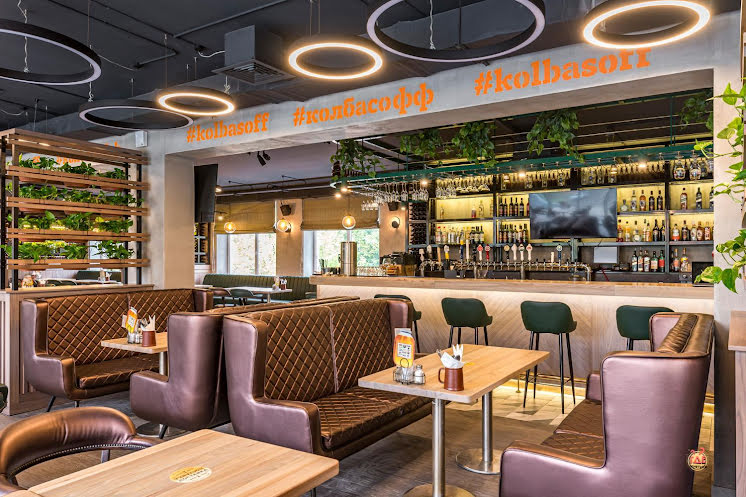 Основной зал в «КОЛБАСОФФ на Симферопольском бульваре» фотография №2