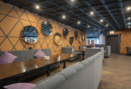 Балкон 2 этаж в Караоке малый зал 