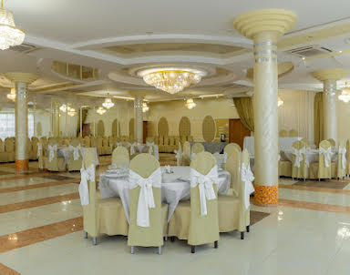  ресторан У Озера ​на Героев Космоса