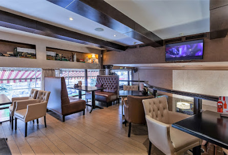 Малый зал в Основной зал