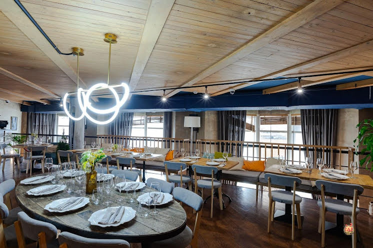 Зал на 2 этаже в «Food Embassy» фотография №6