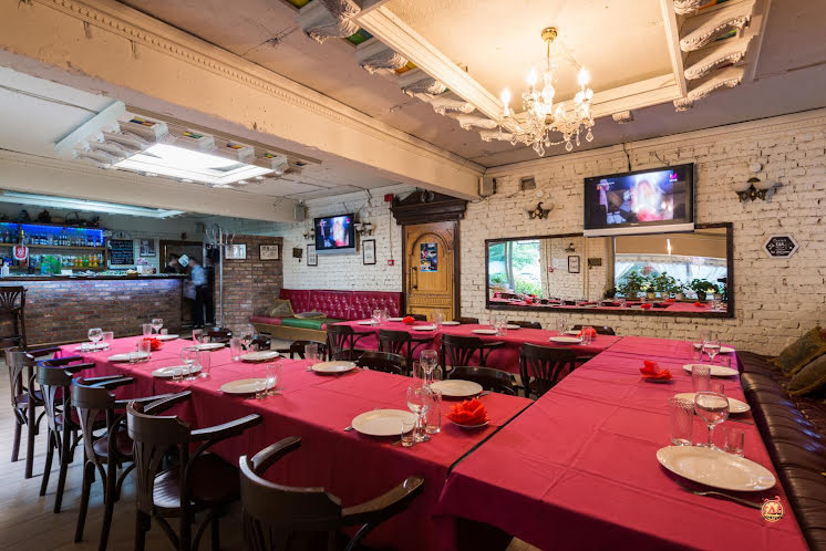 Основной зал в «Трактир на Лодочной» фотография №6