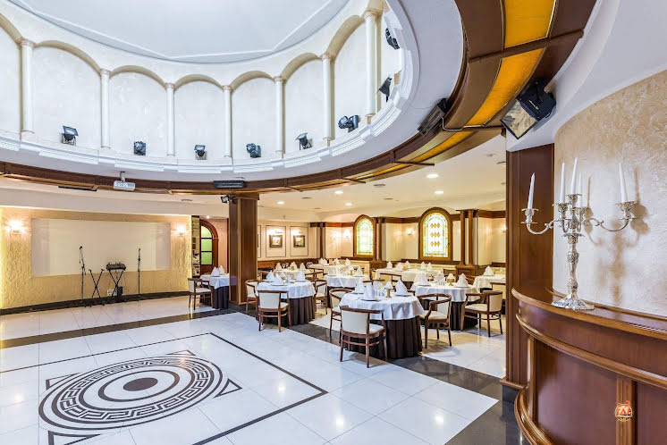 Большой зал в «ЛЕОН на Металлургов» фотография №7