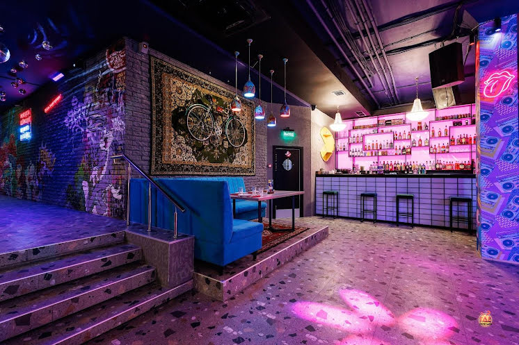 Основной зал в «Руки ВВерх! Бар Пушкино» фотография №2