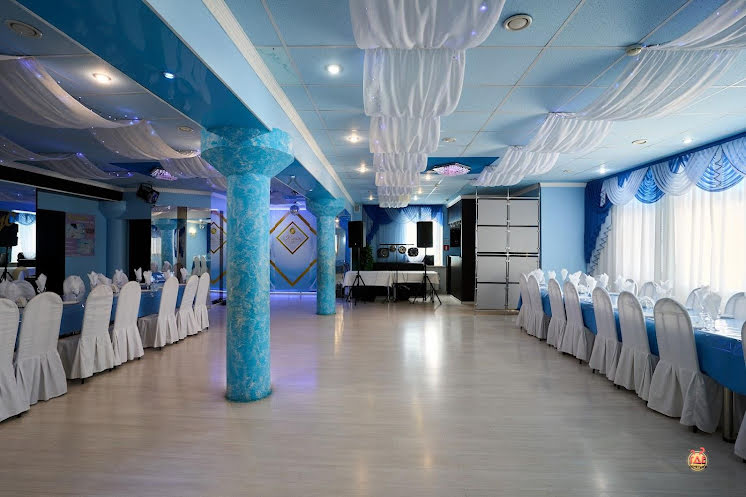 Основной зал в «Кураж на Кубанской» фотография №18