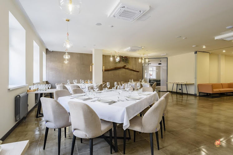 Основной зал  в «Divine на Карла Маркса» фотография №12