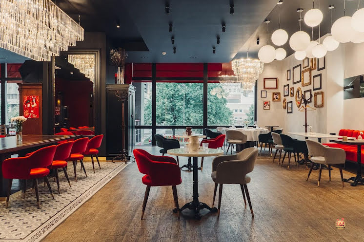 Основной зал в «Bistrot LeMoujik на Морской» фотография №8