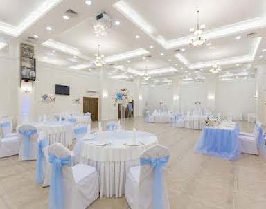 День рождения в Almond