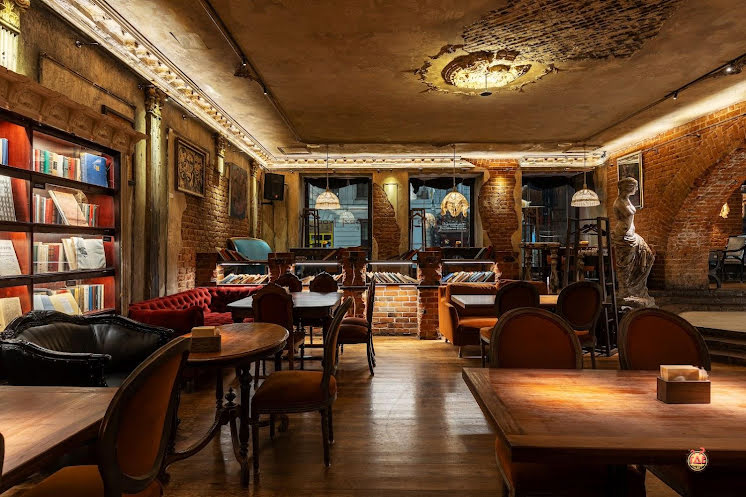 Основной зал в «БеZухов» фотография №1