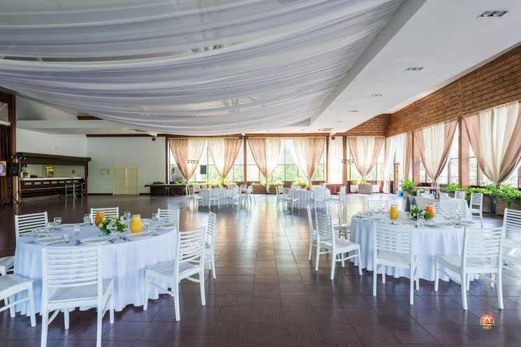 Банкетный зал Ostrov Hall в «Рыболовная усадьба - Парк-отель Остров» фотография №9