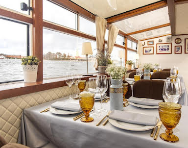  ресторан Теплоход "Сиеста"