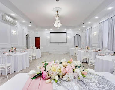 День рождения в Amulet на Восстания